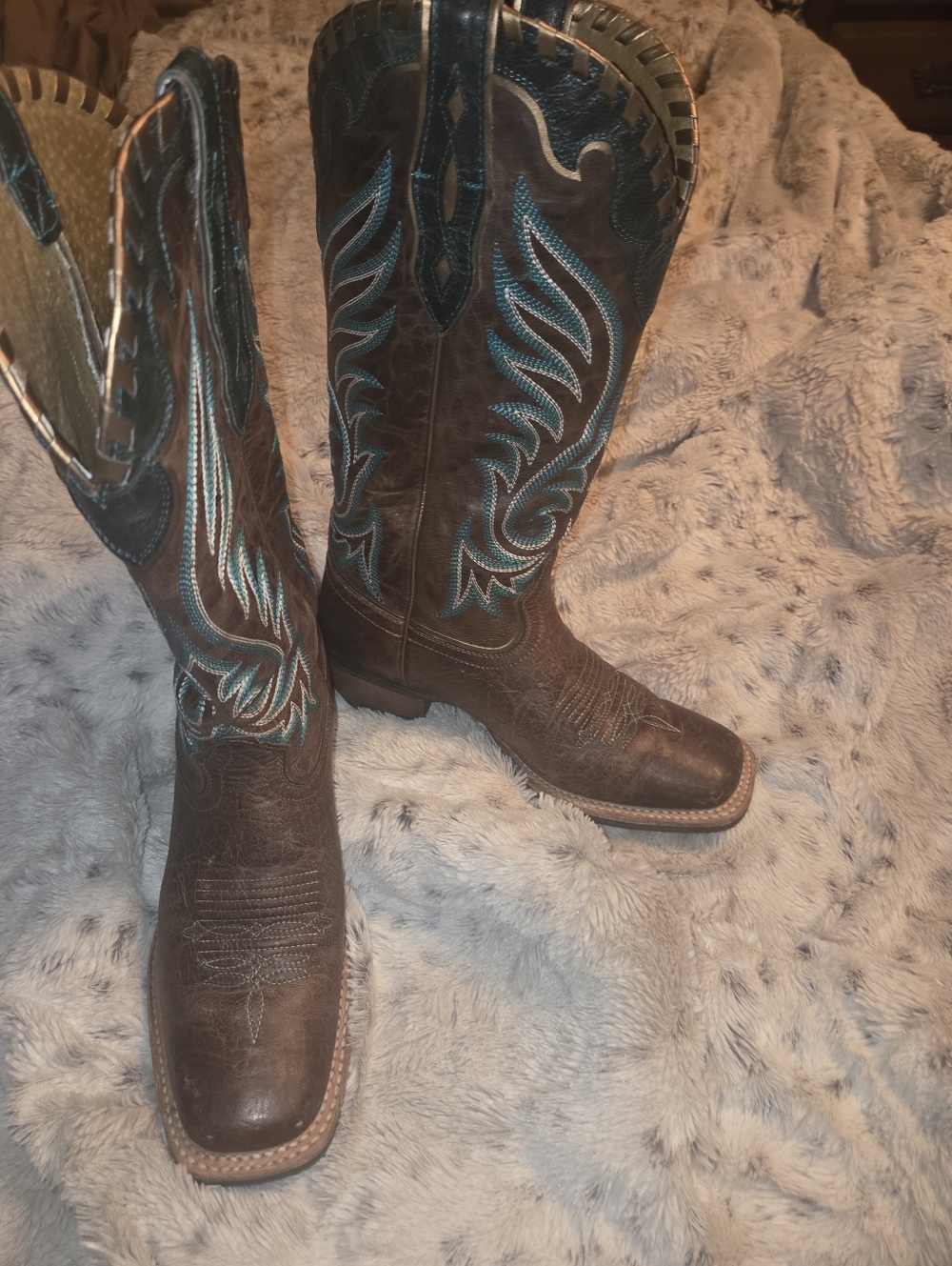 Ariat Brown Cowboy Boots with Teal Embroidery - Picture 5 of 7